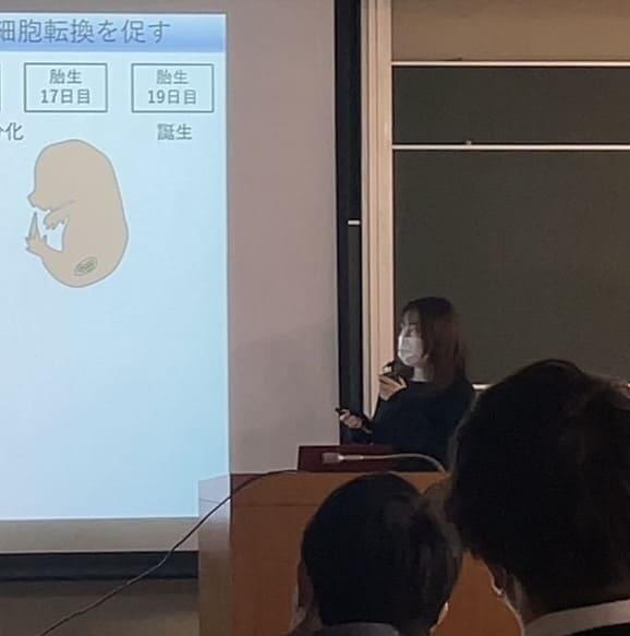 大学4年の3月に行われた卒研発表の様子