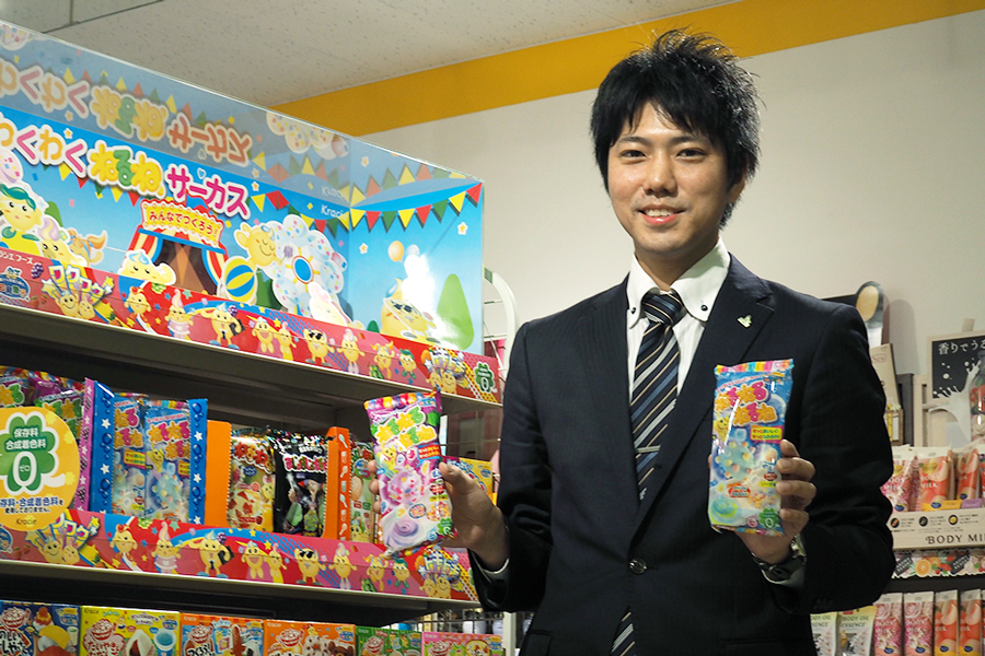 基本的な化学反応を生かした楽しいお菓子 クラシエフーズ ねるねるねるね ーあの製品はこうして生まれた 研究開発エピソード リケラボ 基本的な化学反応を生かした楽しいお菓子 クラシエフーズ ねるねるねるね ーあの製品はこうして生まれた 研究開発エピソード リケラボ