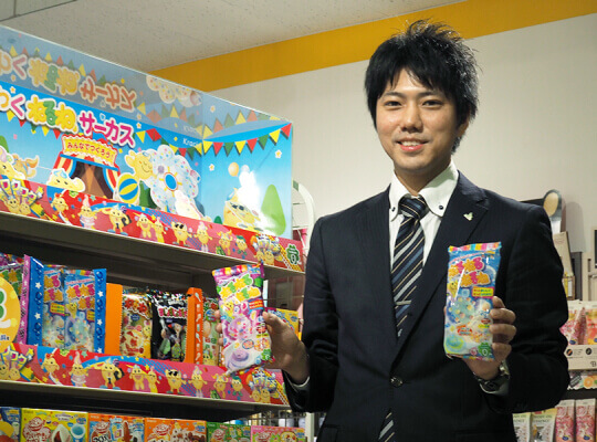 基本的な化学反応を生かした楽しいお菓子♪ クラシエフーズ「ねるねるねるね」ーあの製品はこうして生まれた! 研究開発エピソード | リケラボ